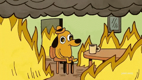 sala a arder com personagem que diz "This is fine"